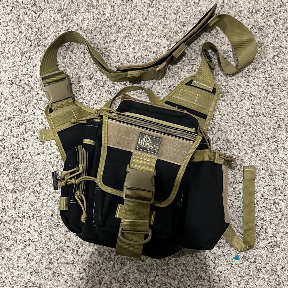 Maxpedition Jumbo Versa Crossbody bag